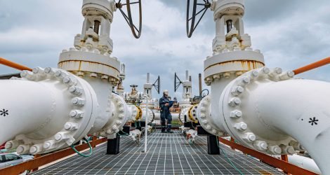 steel-long-pipes-pipe-elbow-station-oil-factory-refinery-valve